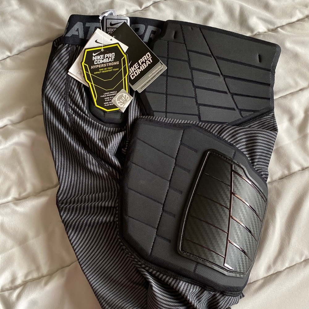 NWT Nike Pro Combat Hyperstrong Compression Football Medium Foam lower profile